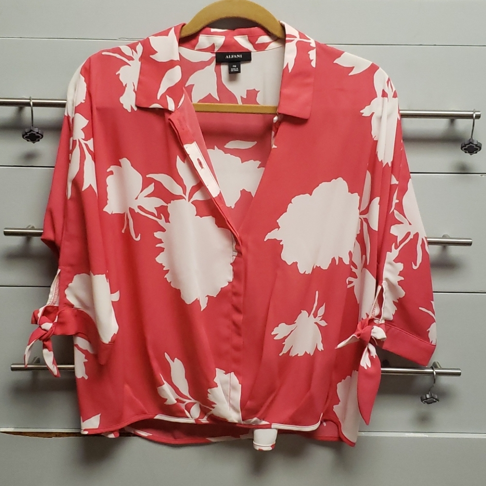EUC Alfani collared top {PM}